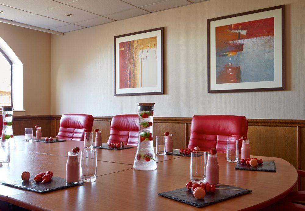 Delta Hotels By Marriott Swansea Bagian luar foto
