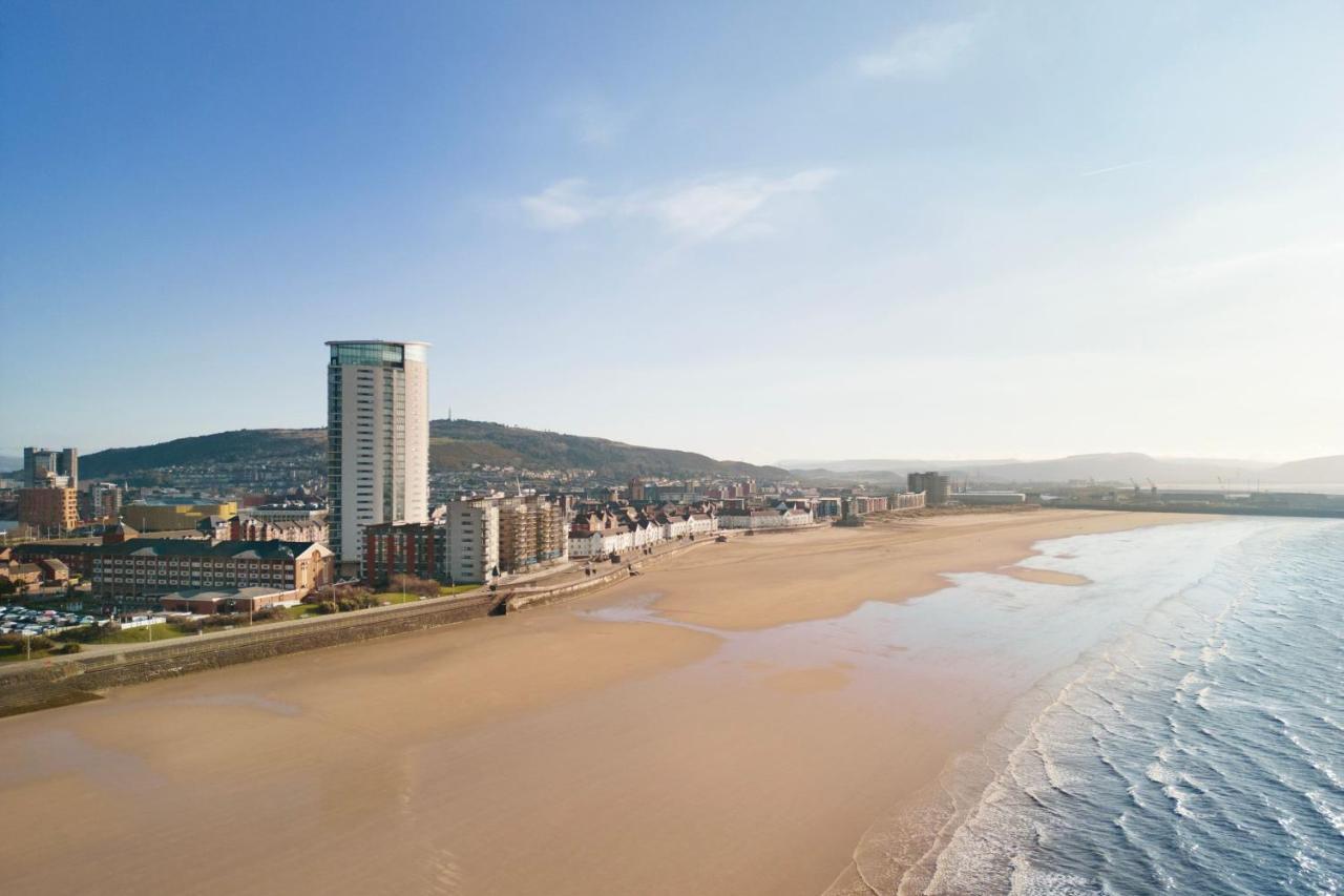 Delta Hotels By Marriott Swansea Bagian luar foto