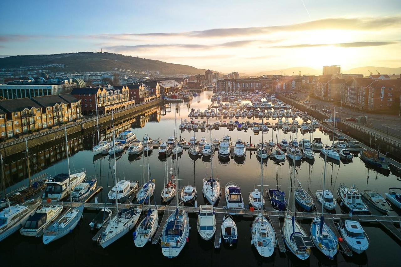 Delta Hotels By Marriott Swansea Bagian luar foto