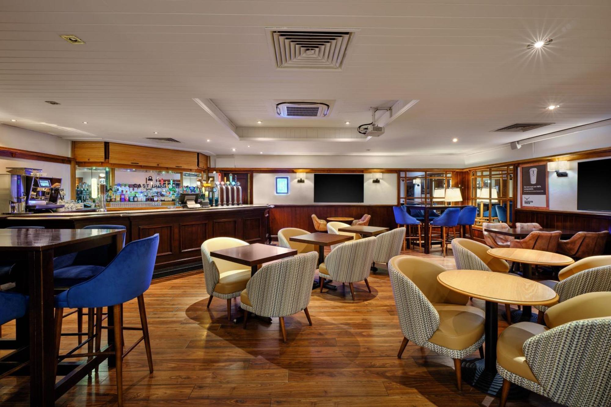 Delta Hotels By Marriott Swansea Bagian luar foto