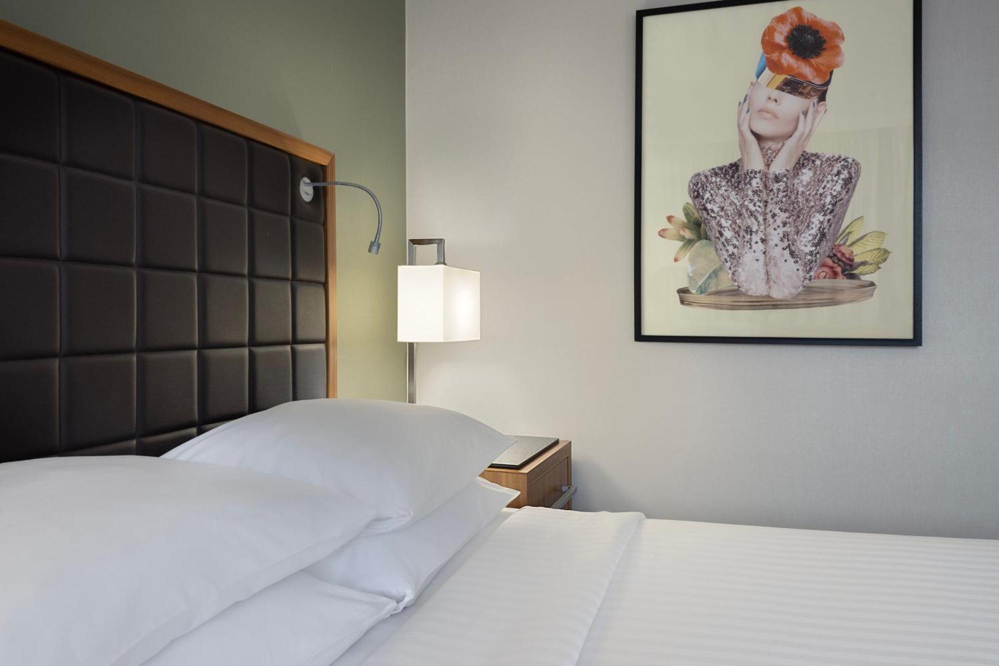Delta Hotels By Marriott Swansea Bagian luar foto