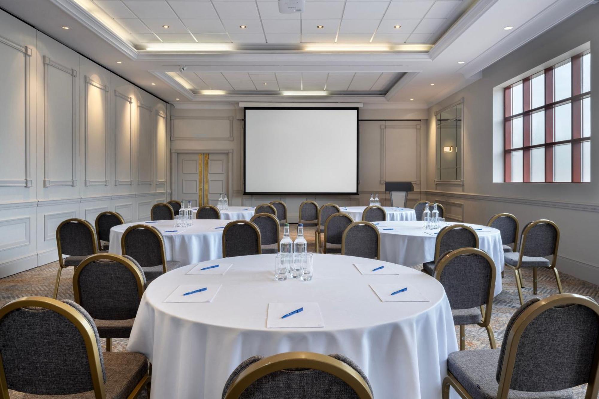 Delta Hotels By Marriott Swansea Bagian luar foto