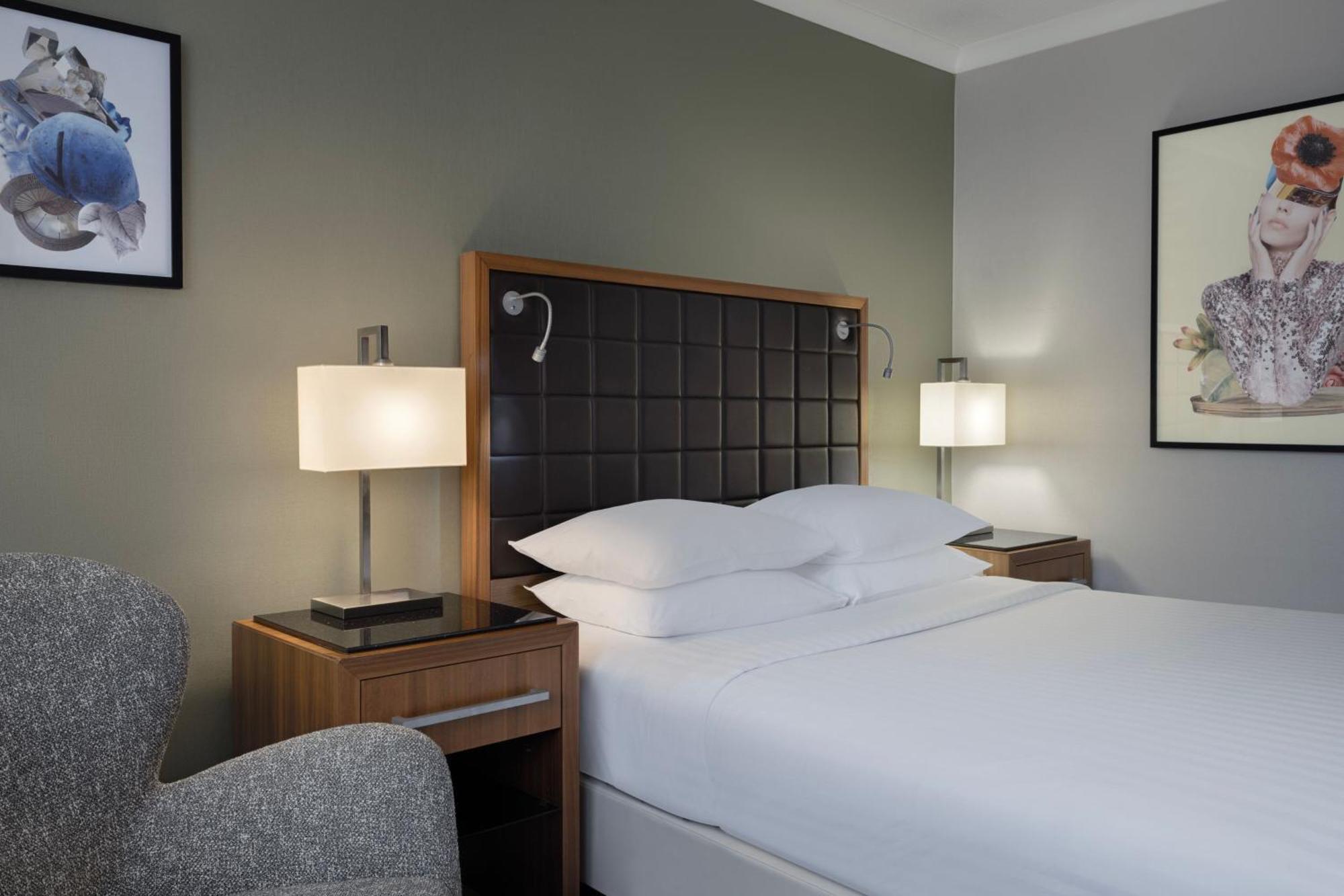 Delta Hotels By Marriott Swansea Bagian luar foto