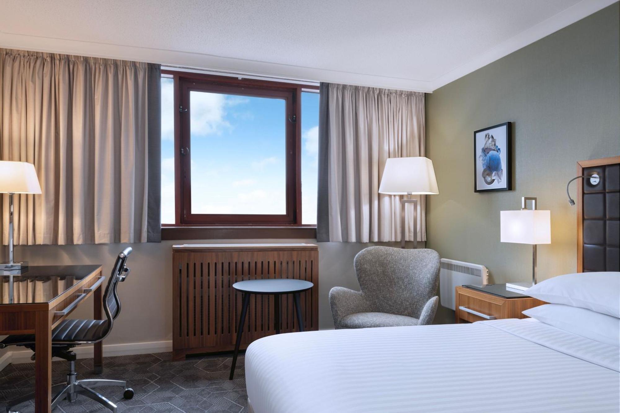 Delta Hotels By Marriott Swansea Bagian luar foto
