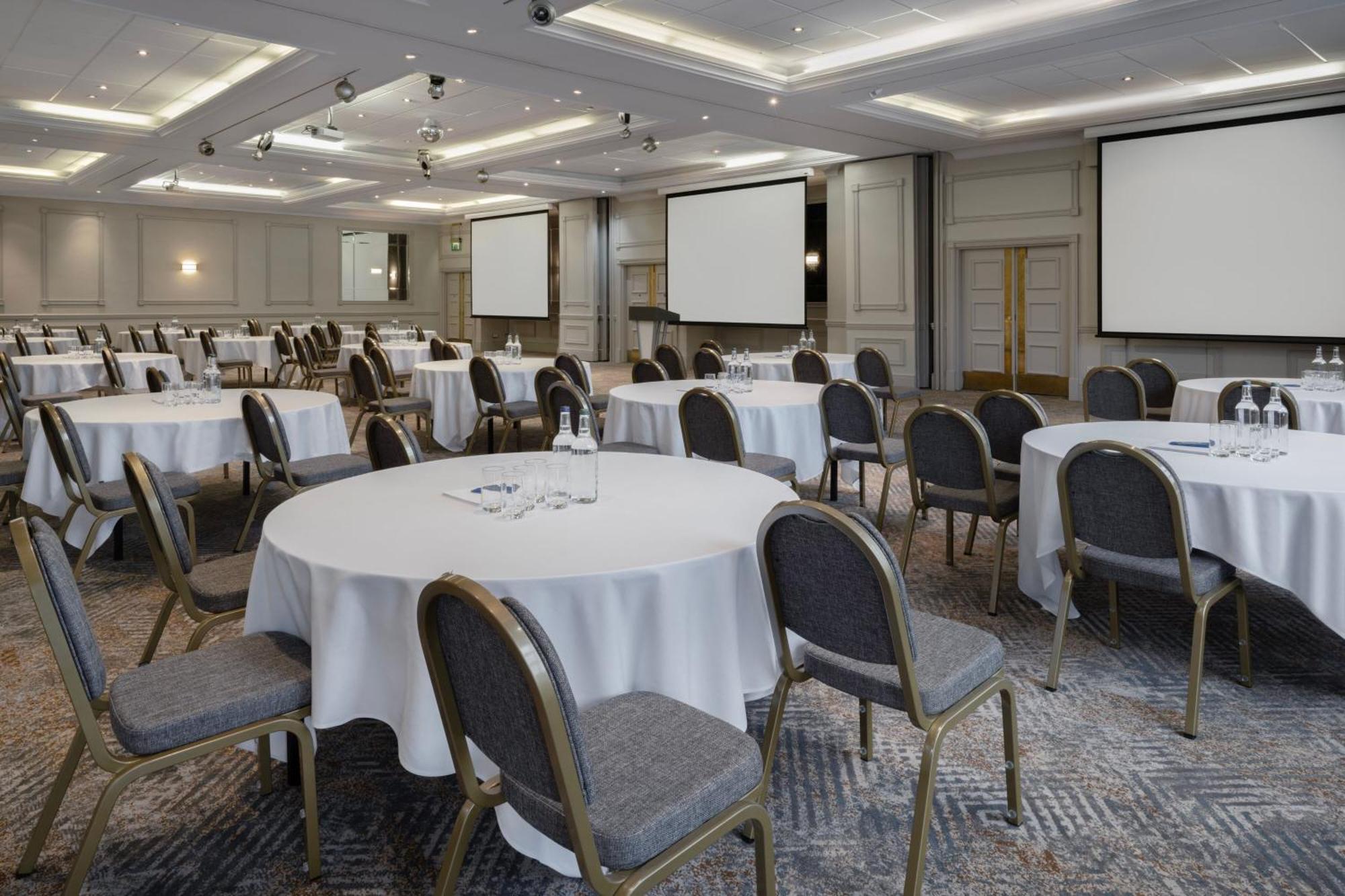 Delta Hotels By Marriott Swansea Bagian luar foto