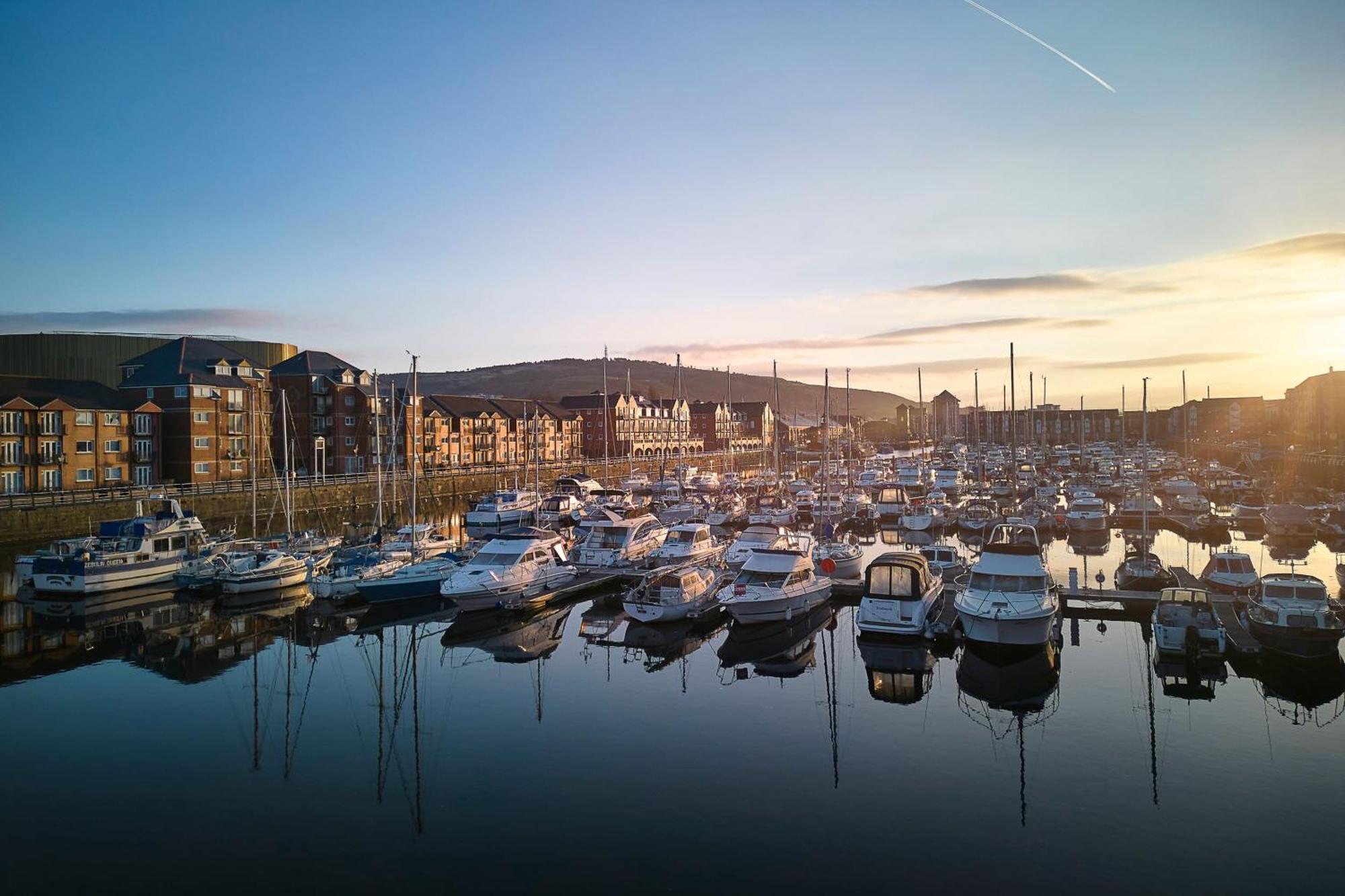 Delta Hotels By Marriott Swansea Bagian luar foto