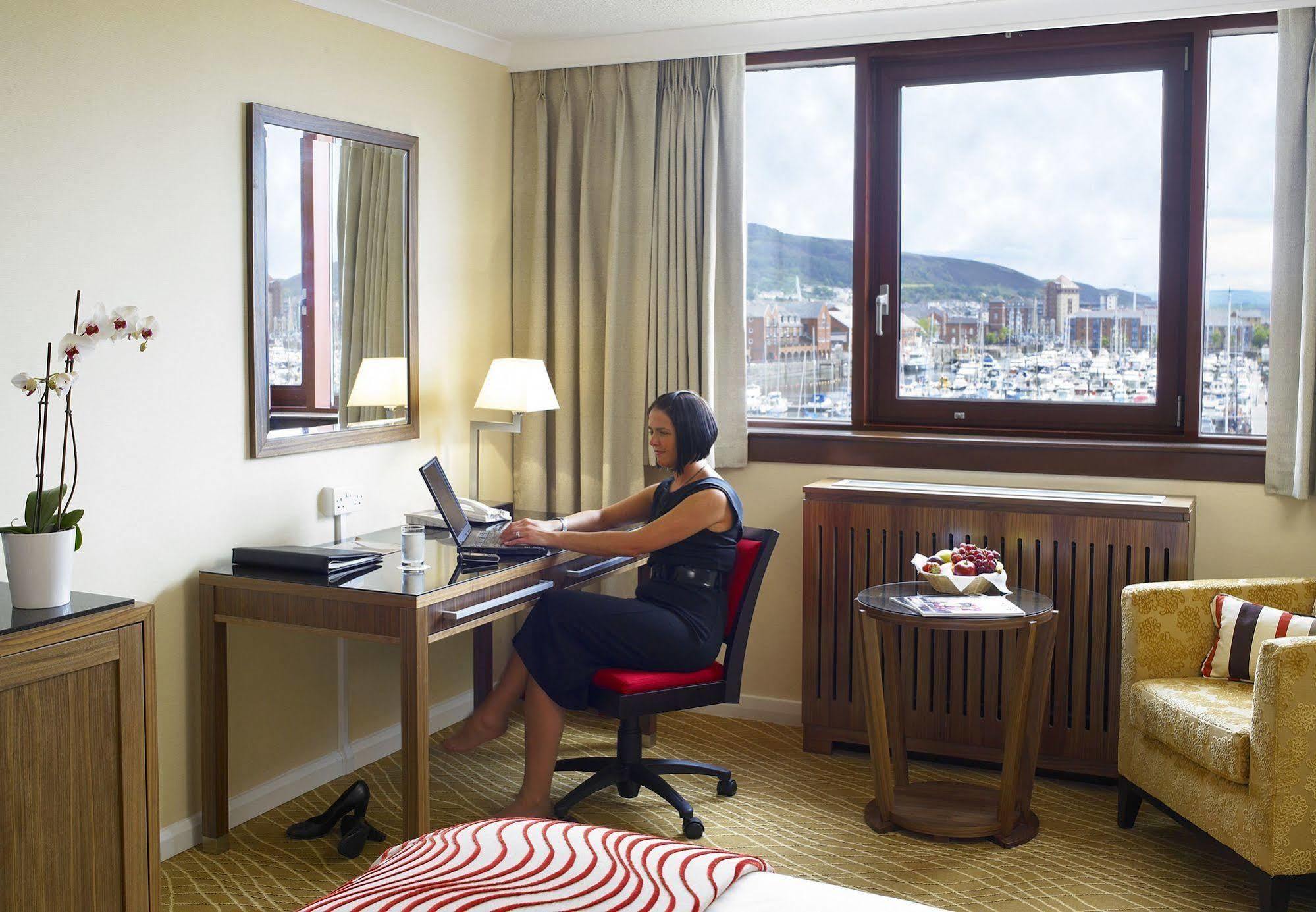 Delta Hotels By Marriott Swansea Bagian luar foto