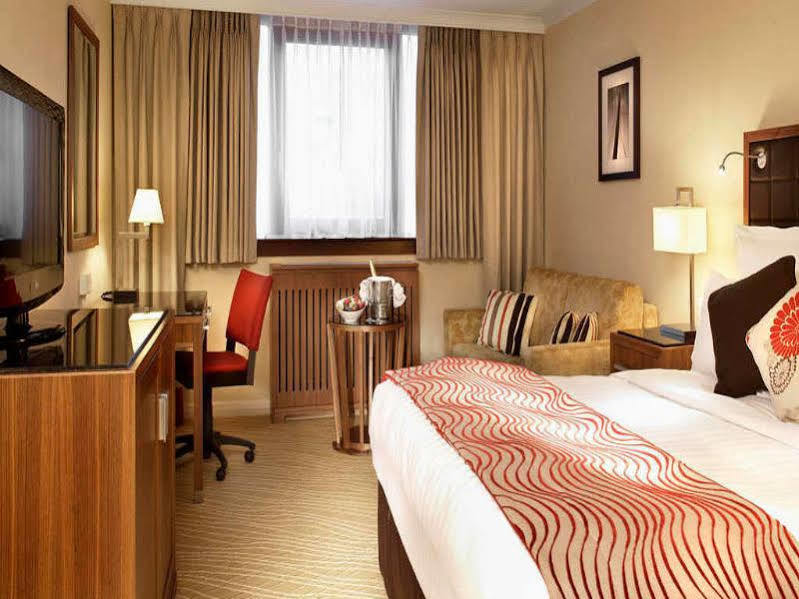 Delta Hotels By Marriott Swansea Bagian luar foto